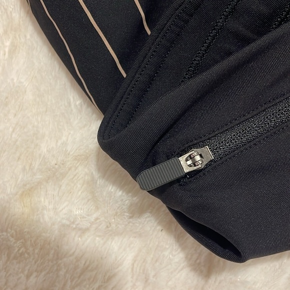 Lululemon athletics leggings in black with gold/tan accents size women’s 4 - Picture 10 of 10